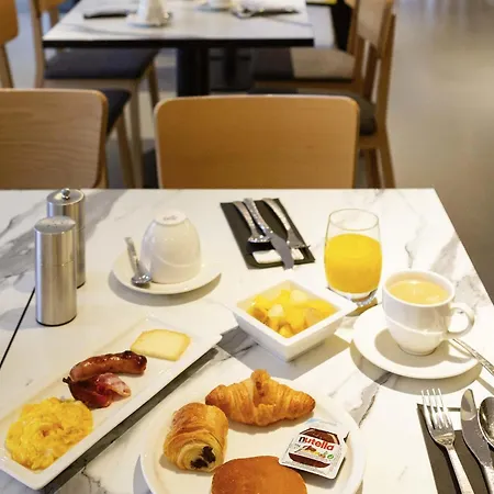 南锡中心火车站美居酒店 4* 南锡