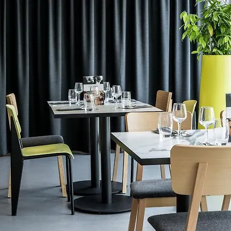 南锡中心火车站美居酒店 4*