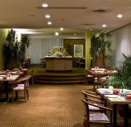 فندق ميركيور سنتر غاري 4*