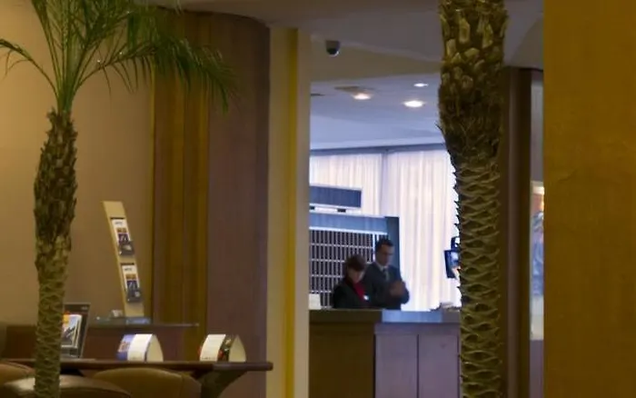 Mercure Centre Gare Hotel 4*